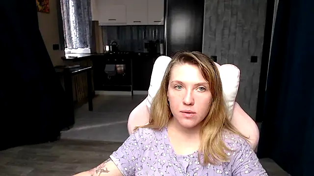 Reginasmilee online show from September 2025 12:08:02 PM