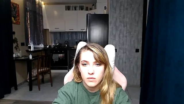 Reginasmilee online show from September 2025 12:32:01 PM