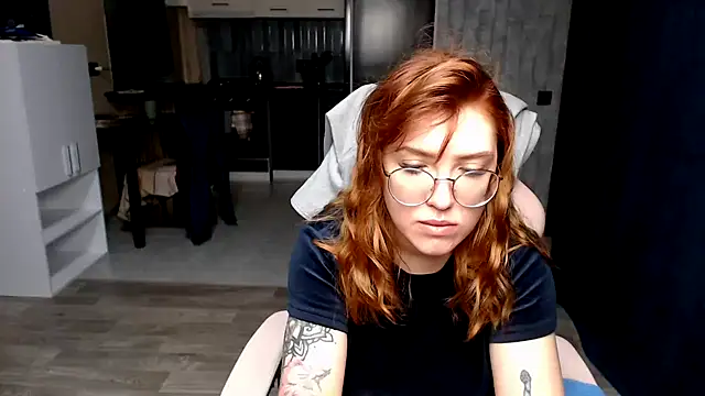 Reginasmilee online show from October 2025 10:20:02 PM