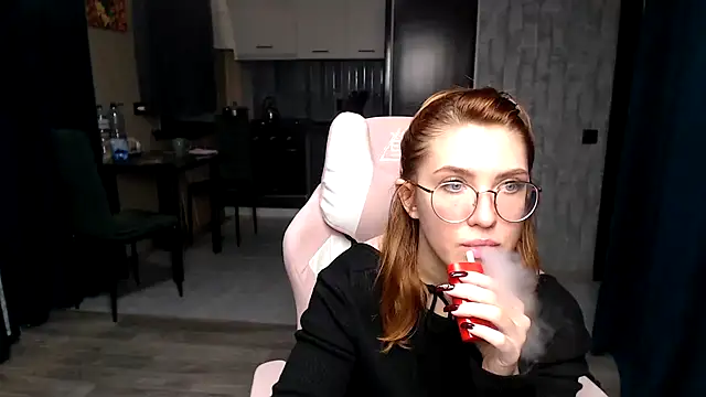 Reginasmilee online show from November 2025 01:22:02 PM