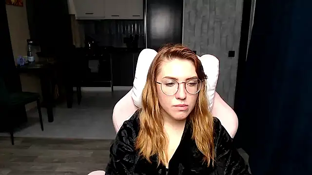 Reginasmilee online show from November 2025 02:38:02 PM