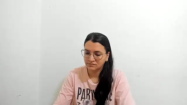 MARILYN GARCIA online show from September 2025 01:01:01 PM