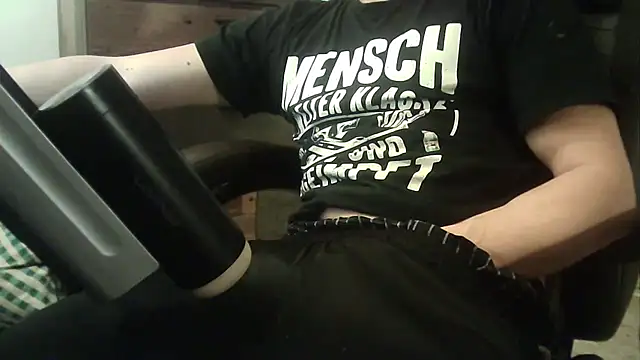 Snapshot of ShyGuyWannaTry chatting on October 2025 11:46:02 PM ShyGuyWannaTry online show from October 2025 11:46:02 PM