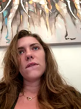 Snapshot of MariiD chatting on October 2025 06:12:01 AM MariiD online show from October 2025 06:12:01 AM