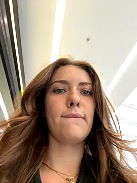 Snapshot of MariiD chatting on October 2025 09:09:02 AM MariiD online show from October 2025 09:09:02 AM