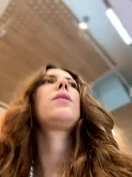 Snapshot of MariiD chatting on October 2025 09:11:01 AM MariiD online show from October 2025 09:11:01 AM