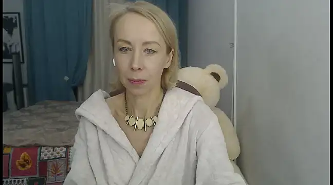 LuxuryNika online show from December 2024 06:50:01 PM