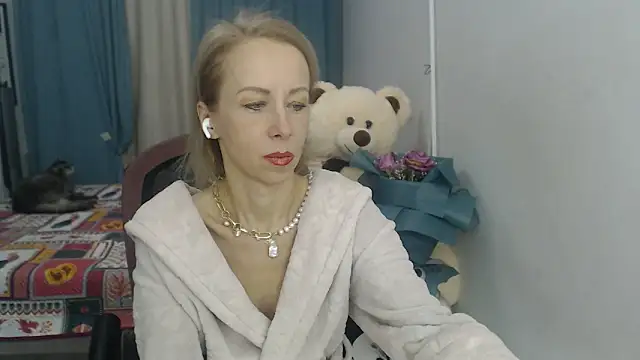 LuxuryNika online show from December 2024 04:17:01 PM