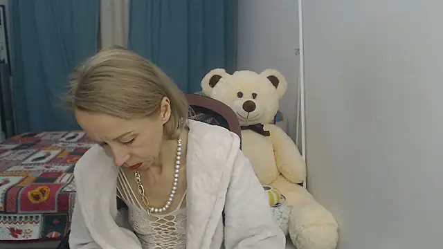 LuxuryNika online show from December 2024 06:12:01 PM