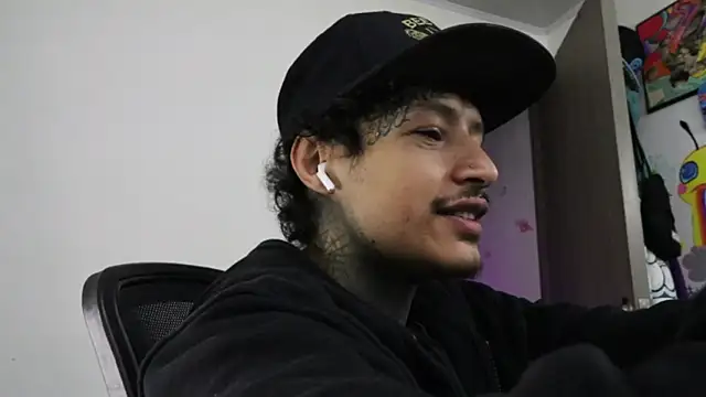 Snapshot of trieone chatting on October 2025 09:43:02 AM trieone online show from October 2025 09:43:02 AM