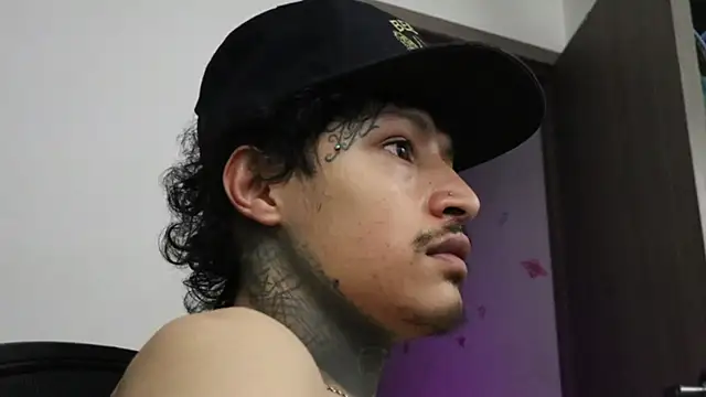 Snapshot of trieone chatting on October 2025 11:17:02 PM trieone online show from October 2025 11:17:02 PM