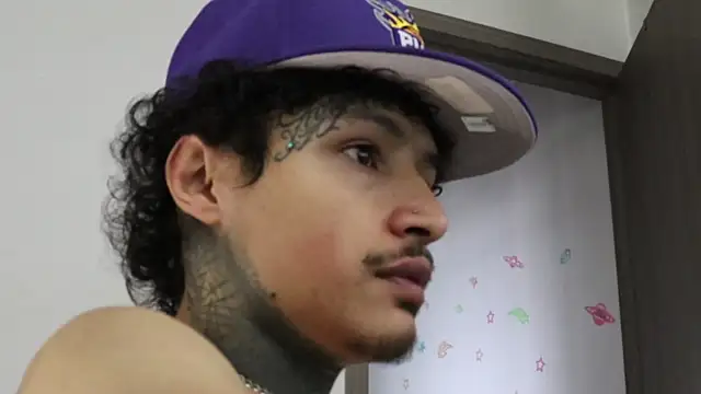 Snapshot of trieone chatting on October 2025 07:57:02 PM trieone online show from October 2025 07:57:02 PM