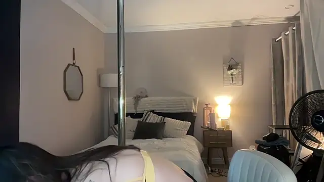 Snapshot of CrazyKittenMeow chatting on September 2025 11:21:01 PM CrazyKittenMeow online show from September 2025 11:21:01 PM