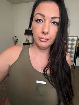 Snapshot of TiffanyRoxx chatting on November 2025 11:32:02 AM TiffanyRoxx online show from November 2025 11:32:02 AM