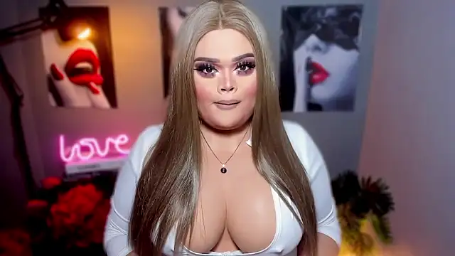 Snapshot of KarolinaThompson chatting on October 2025 07:29:01 AM KarolinaThompson online show from October 2025 07:29:01 AM