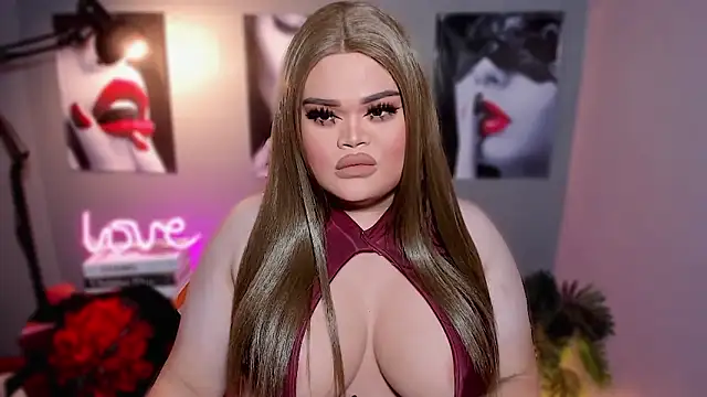 Snapshot of KarolinaThompson chatting on October 2025 03:55:02 PM KarolinaThompson online show from October 2025 03:55:02 PM