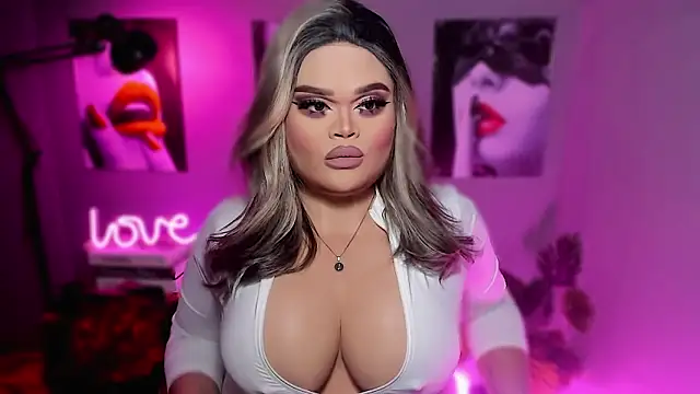 Snapshot of KarolinaThompson chatting on December 2025 06:51:01 AM KarolinaThompson online show from December 2025 06:51:01 AM