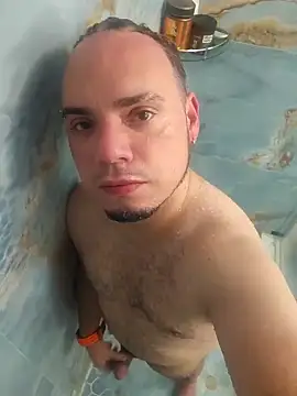 Snapshot of latinoflpr chatting on October 2025 01:48:02 AM latinoflpr online show from October 2025 01:48:02 AM