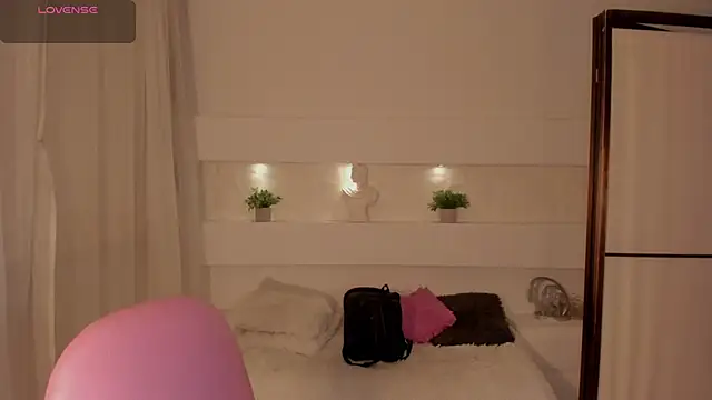 Snapshot of AshleyRoys chatting on March 2025 03:41:01 PM AshleyRoys online show from March 2025 03:41:01 PM