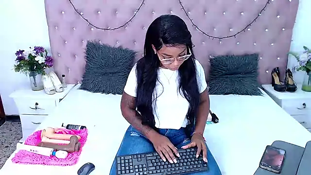 CharlotteWilliams online show from January 2025 03:23:01 AM