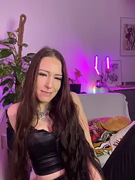 Trixie-Tainted online show from December 2024 04:26:01 PM