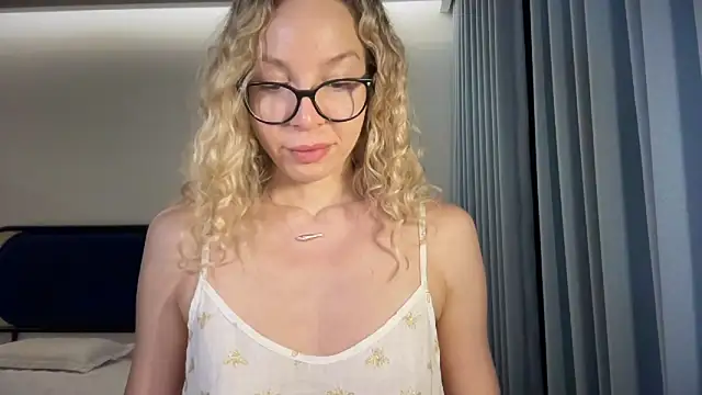 Cutensadistic online show from February 2025 03:10:01 PM