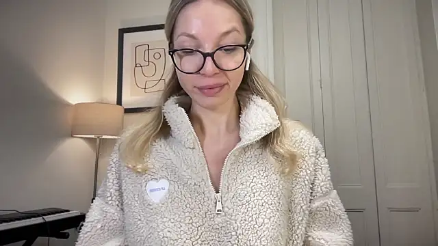 Cutensadistic online show from March 2025 06:12:01 PM