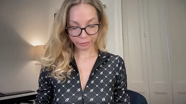 Cutensadistic online show from March 2025 02:23:01 PM