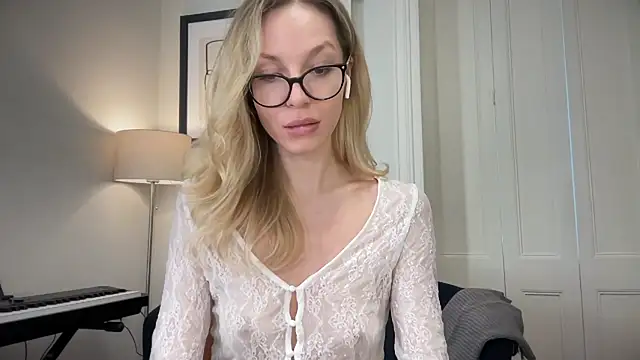 Cutensadistic online show from March 2025 01:02:01 PM