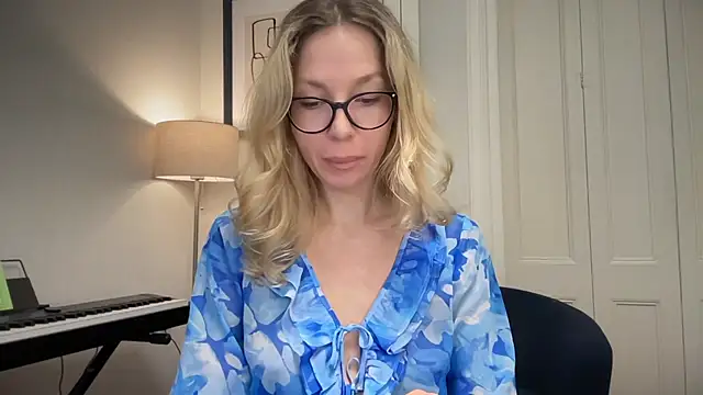 Cutensadistic online show from March 2025 02:24:01 PM