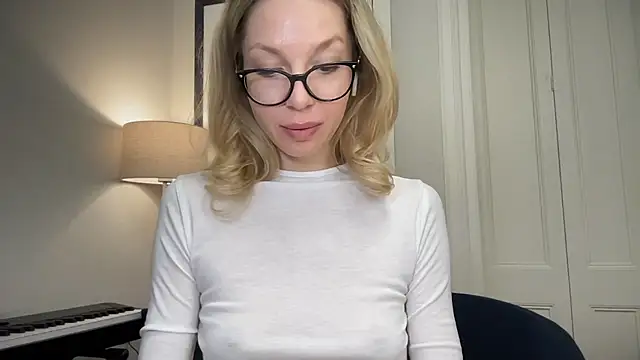 Cutensadistic online show from March 2025 06:20:02 PM