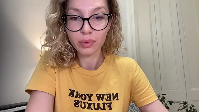 Cutensadistic online show from September 2025 03:00:02 PM