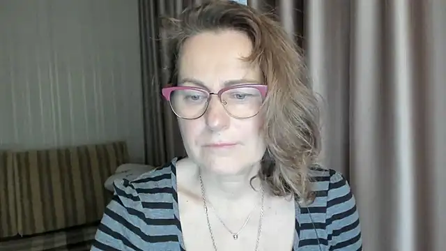 lauraoven online show from December 2024 08:00:02 AM