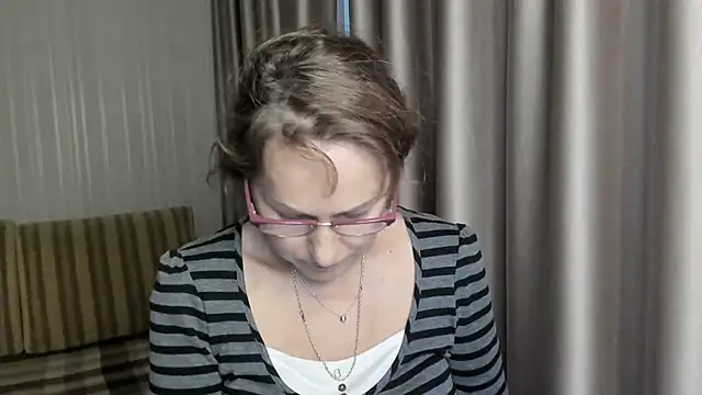 lauraoven online show from December 2024 11:25:02 AM