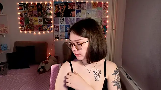 Snapshot of MilenaSaint chatting on March 2025 03:32:01 AM MilenaSaint online show from March 2025 03:32:01 AM