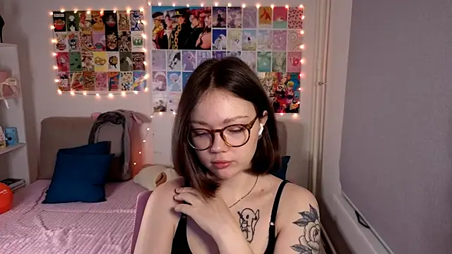 Snapshot of MilenaSaint chatting on March 2025 03:35:02 AM MilenaSaint online show from March 2025 03:35:02 AM
