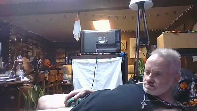 Snapshot of Makowboy chatting on October 2025 11:38:02 PM Makowboy online show from October 2025 11:38:02 PM