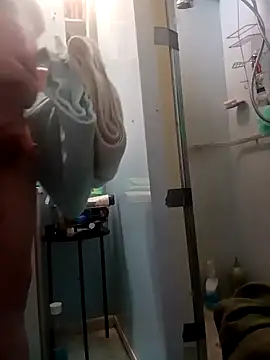 Snapshot of Makowboy chatting on November 2025 11:32:02 AM Makowboy online show from November 2025 11:32:02 AM