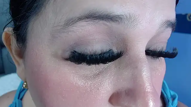 Kerly Doll online show from December 2025 01:19:01 PM