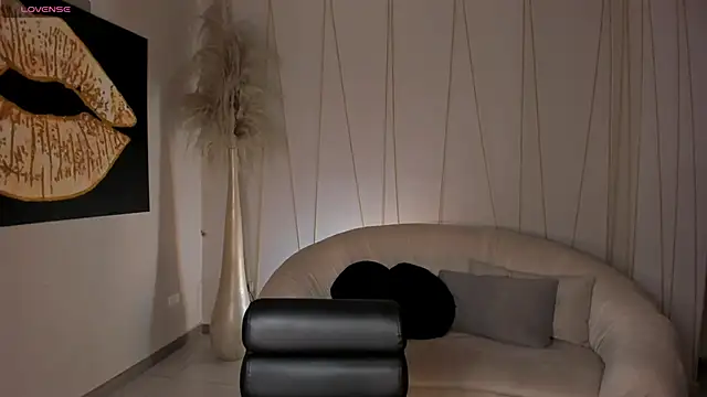 LaurenTurner  online show from September 2025 11:56:02 AM