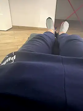 Snapshot of Io1994 chatting on December 2025 01:10:01 AM Io1994 online show from December 2025 01:10:01 AM