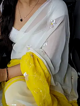 Snapshot of aliyaah_singh chatting on November 2025 05:57:01 PM aliyaah singh online show from November 2025 05:57:01 PM