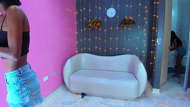 hotties kittens online show from January 2025 03:12:01 AM