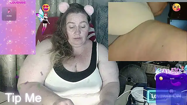 Snapshot of Iceprincess2bad4u chatting on January 2025 05:32:01 PM Iceprincess2bad4u online show from January 2025 05:32:01 PM