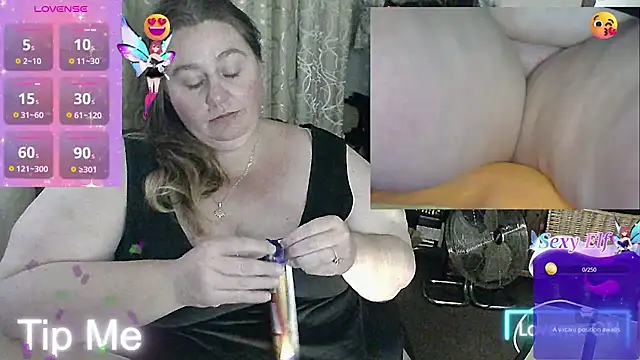 Snapshot of Iceprincess2bad4u chatting on March 2025 04:43:02 PM Iceprincess2bad4u online show from March 2025 04:43:02 PM