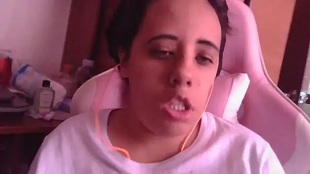 annarose19 online show from November 2025 05:56:01 PM