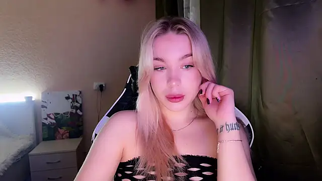 Snapshot of ariashaa chatting on November 2025 02:18:02 PM ariashaa online show from November 2025 02:18:02 PM