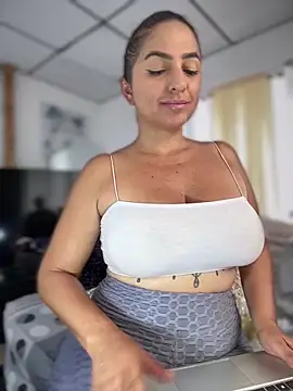 sammyqueenx21 online show from January 2025 06:58:02 PM