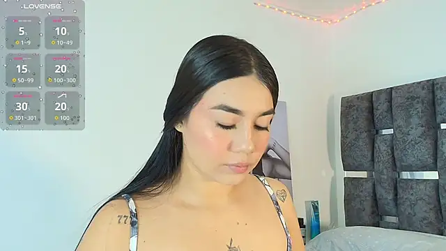 Natasharuso online show from December 2025 01:38:01 PM