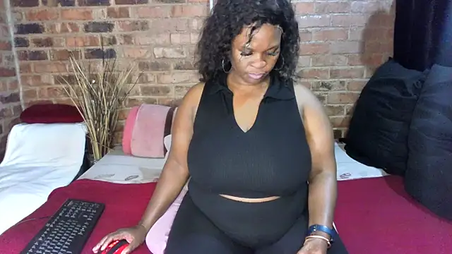 Snapshot of DIRTIENASTY chatting on October 2025 05:33:02 AM DIRTIENASTY online show from October 2025 05:33:02 AM